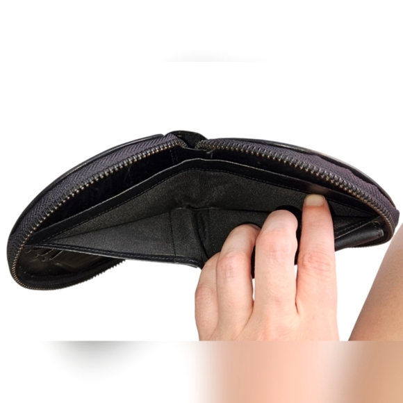 Vintage Issey Miyake | Round Leather Wallet | Made In Japan | Unisex - Picture 9 of 16